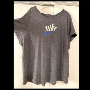 Women’s plus Nike crew neck